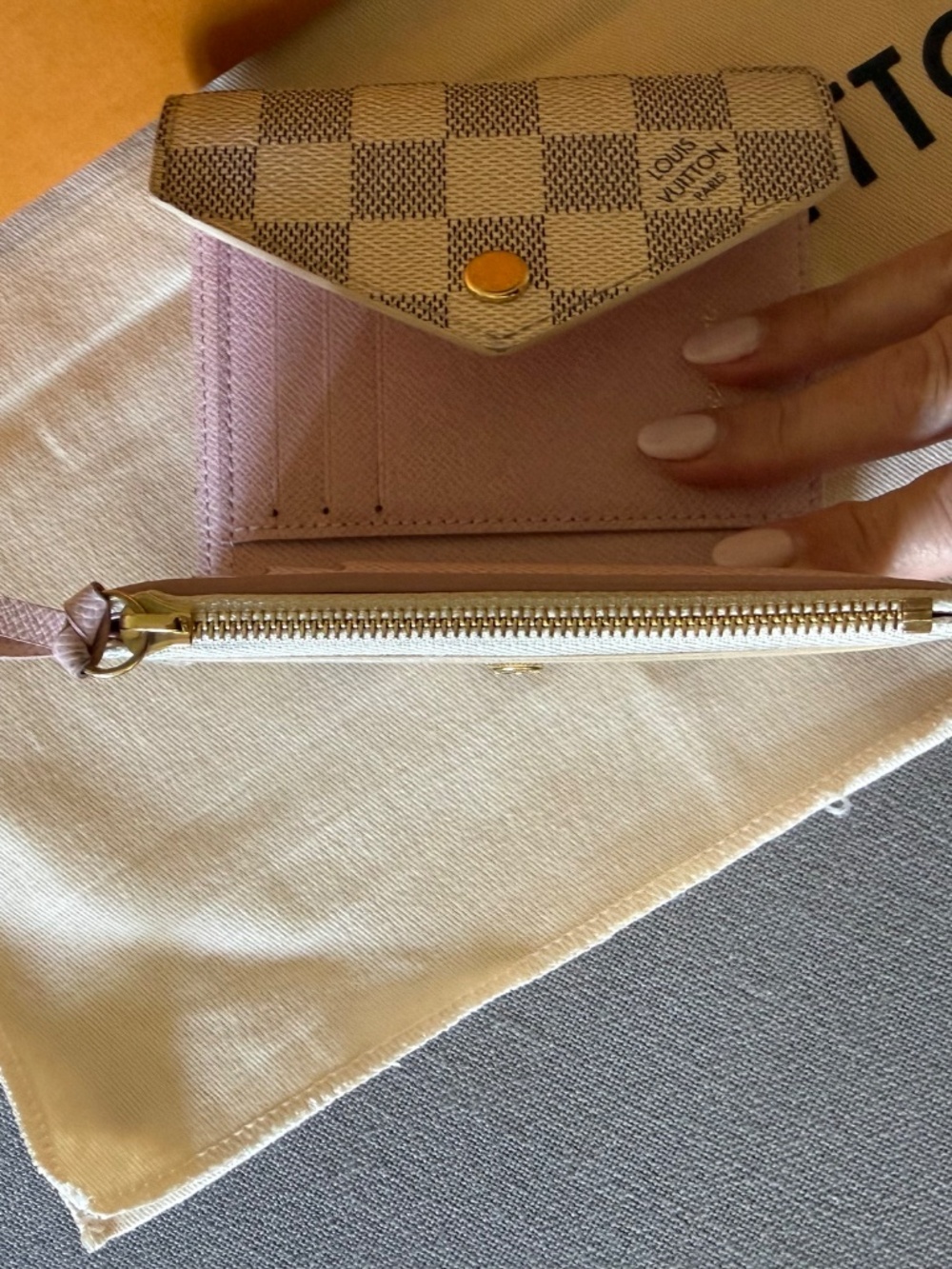 Louis Vuitton Victorine Wallet Damier Azur - Picture 14 of 17